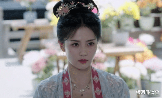 她这脸，怎么越来越吓人了...