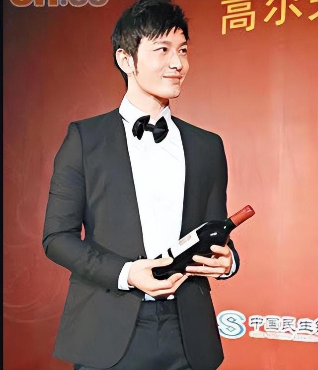 跌落神坛杨颖:和黄晓明离婚资源逆跌,杨迪两次帮她解围