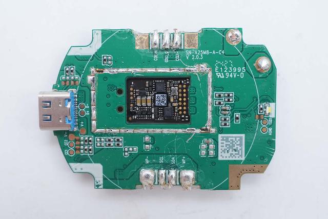 苹果全家桶同时充,折叠还便携,安克25W Qi2三合一无线充电器拆解