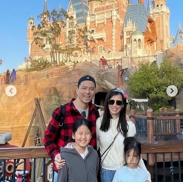 她是娱乐圈“最渣”的女演员，无缝衔接17个男人，49岁仍身材火辣