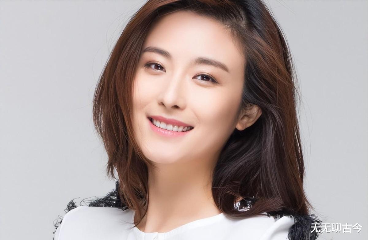 她曾是胡歌的初恋女友,因父亲一句狠话,40岁的她至今不敢结婚!