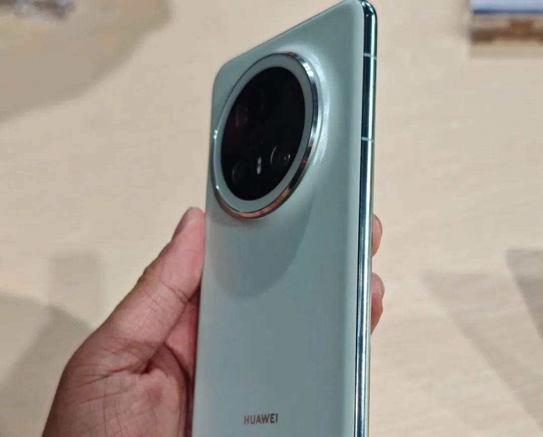 12月最受欢迎的三款手机，两款超高性价比，另一款经典之作！