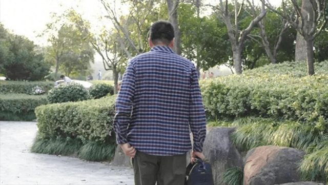 我和3个男闺蜜来往,丈夫从不阻止,当我生孩子后才知道他有多狠