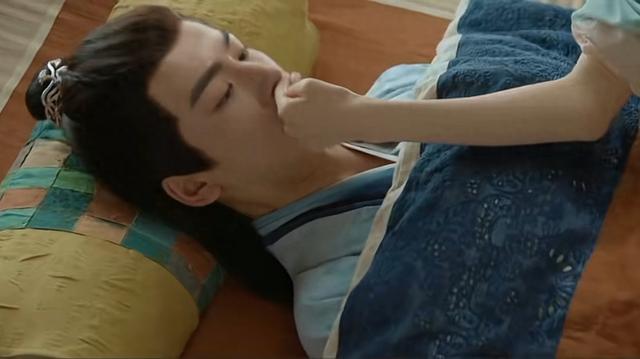 男主实力不足,女主36岁“扮嫩”演少女,演的什么?