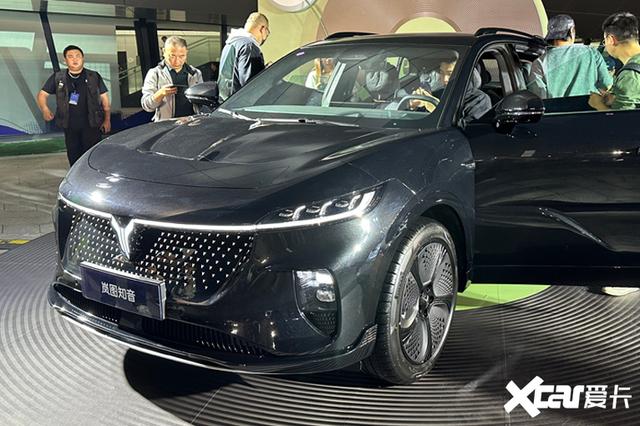 岚图知音限时17.99万起 800V+华为智驾 不比Model Y香？
