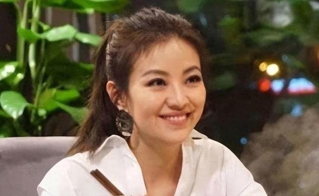 她和撒贝宁同居4年,却转身投入富豪怀抱,没想到现在竟沦落至此