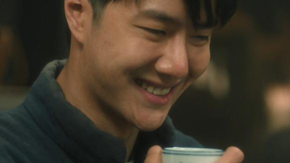 看了被“烤瓷牙”毁了的年代剧，我怀念起了巩俐殷桃的乡土味