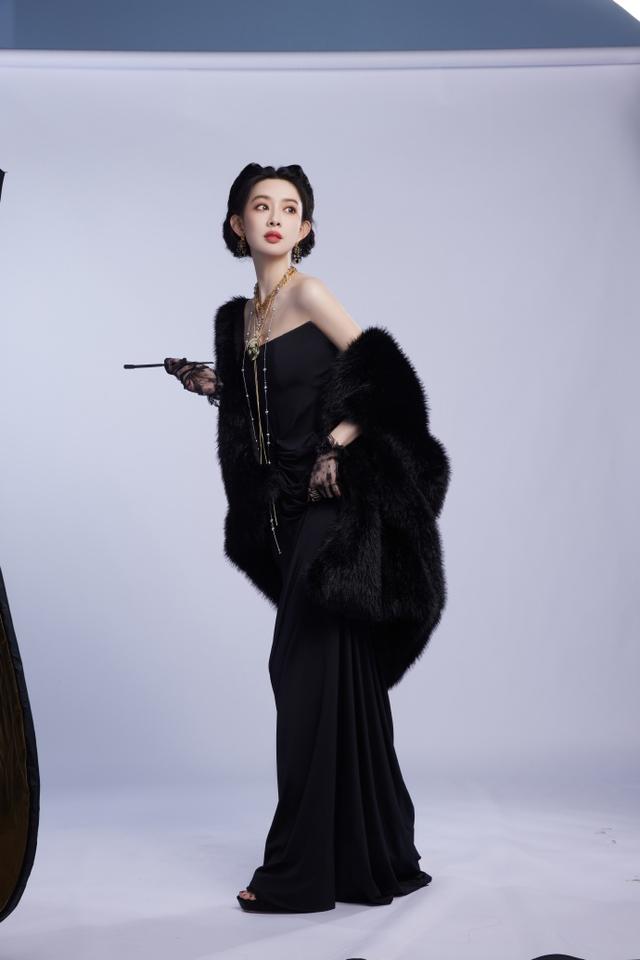 2024年流行“复古发型+现代裙”,田曦薇孟子义这两种造型美出圈