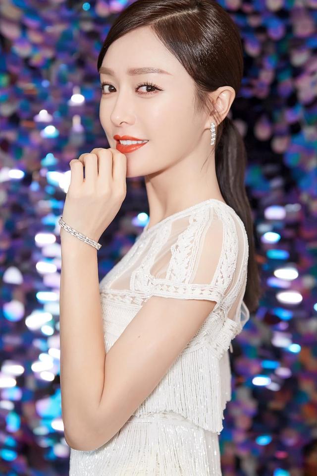 许晴的臀、殷桃的腰、李小冉的胸,这些中年女星性感起来真要命