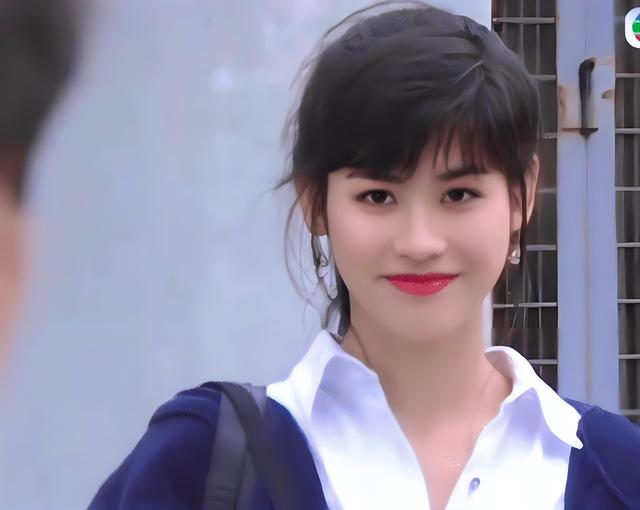 5段感情不顺2次拒嫁豪门,53岁不婚不孕与狗相伴,她被称人间清醒