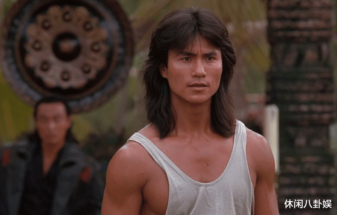 曾是世界武术冠军，甄子丹都打不过他，如今在国外红得发紫