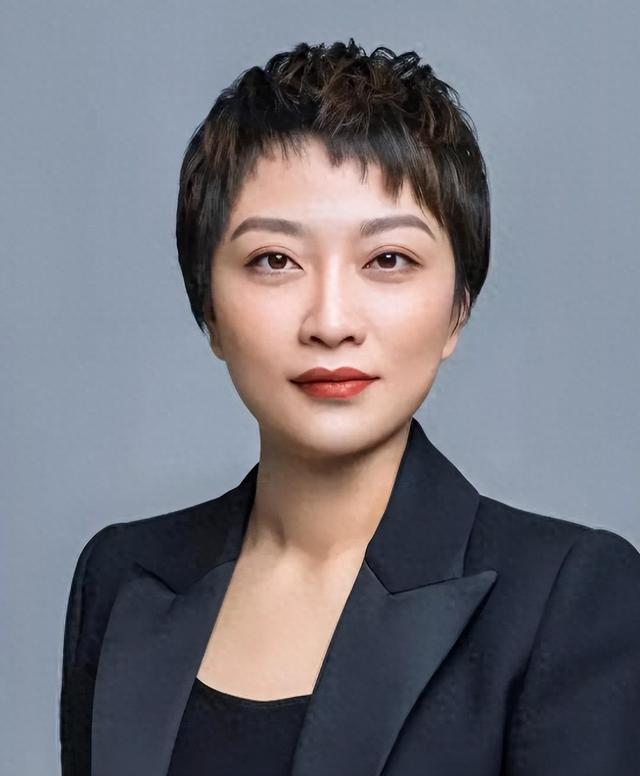 走了？把員工當牛馬的百度副總裁璩靜，“底褲”都快被扒光了