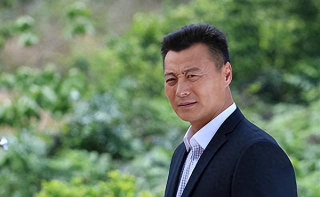 他9块钱娶老婆,住9平米的地下室7年,成名后坚决不换糟糠妻