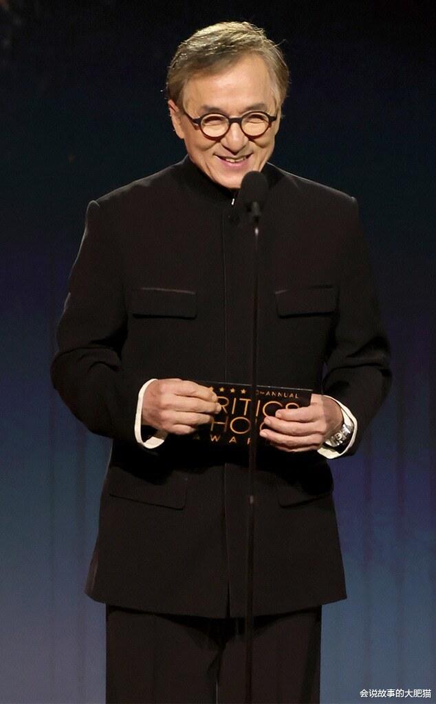 时隔五年 成龙罕见亮相好莱坞 气质大变 不像我们认识的“大哥”了