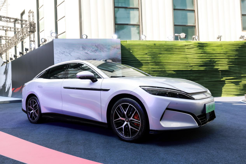 配置拉满、设计更美的汉L唐L，可能引发2025年车市的激烈厮杀？