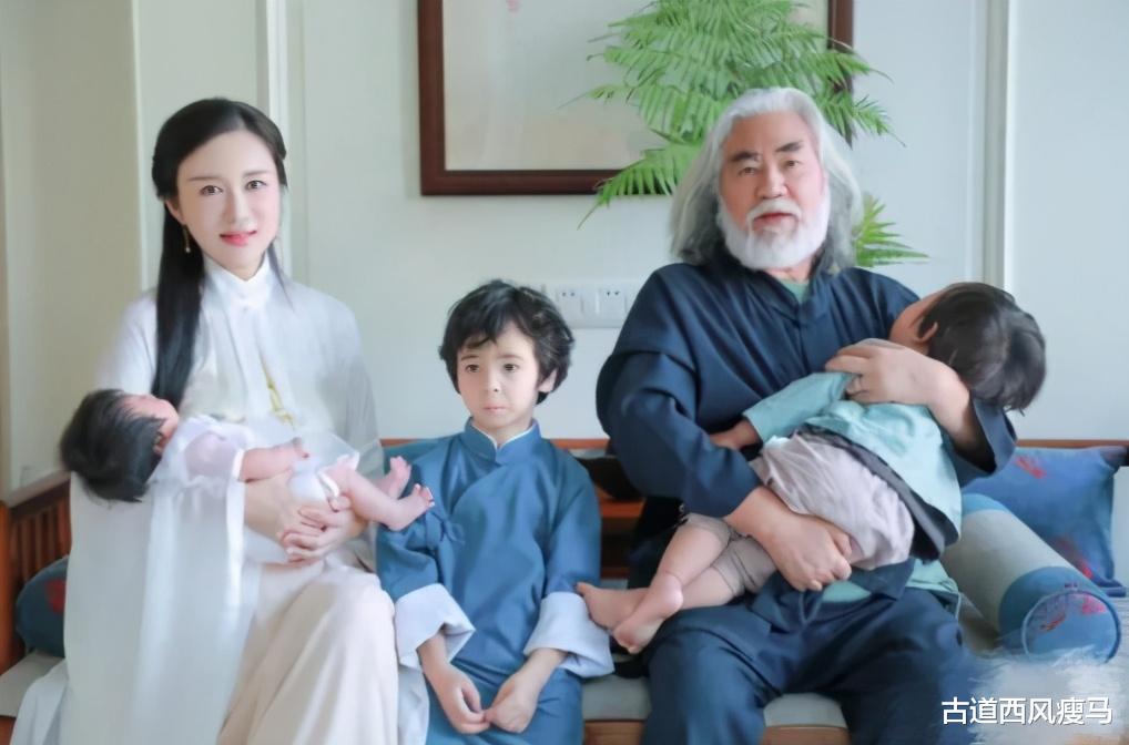 张纪中一家五口在美国过年,唯独没带大儿子,继子年纪越大越忌讳