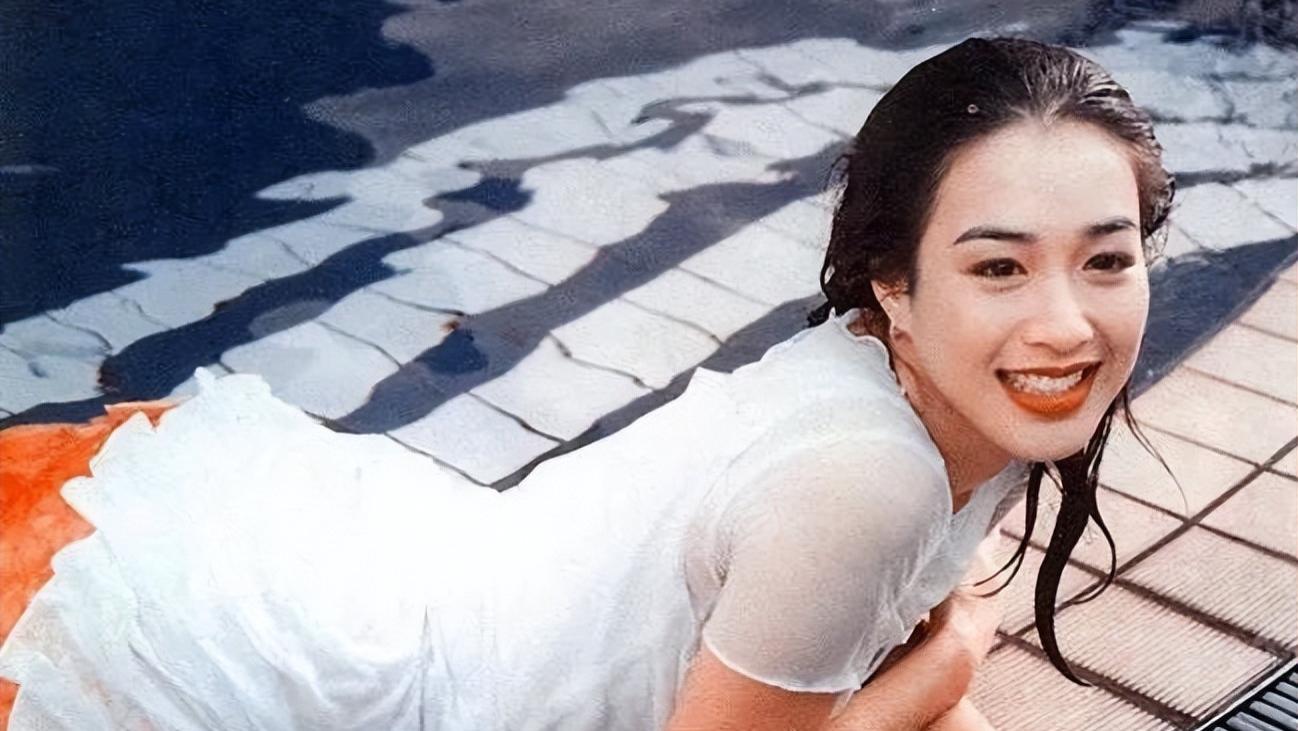 赵奕欢的钢管舞，身材无敌，终不敌50岁“性感担当”钟丽缇