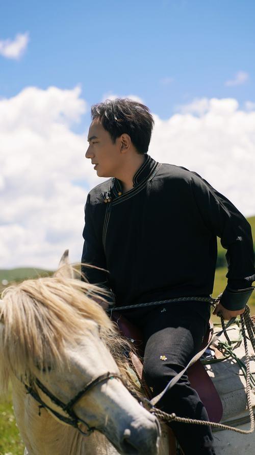 奔跑吧兄弟|31岁登春晚爆红后，他第一件事，就是连夜回家给女儿扫墓