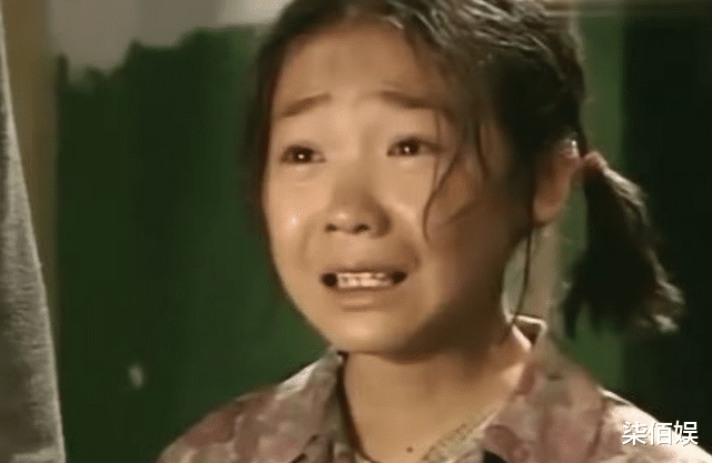 《暖春》小花官宣恋情，获男友送DR钻戒求婚，现场照曝光好浪漫