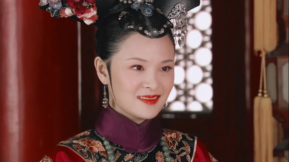 《甄嬛传》:精明的曹贵人为什么从未想过跟着皇后,而是跟着天天打骂自己的华妃?