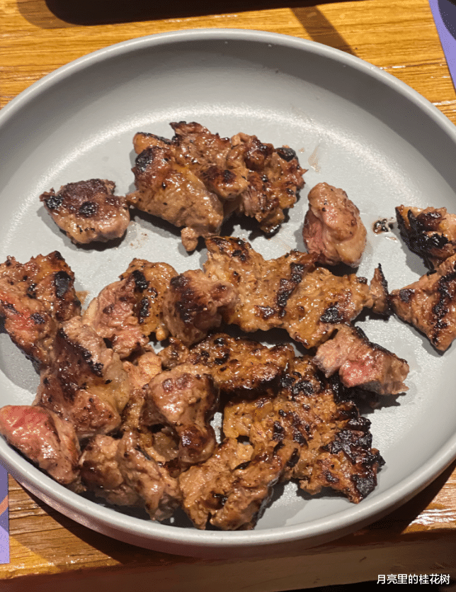 邓超晒孙俪给他烤的肉,又撒了一把狗粮,网友:羡慕了