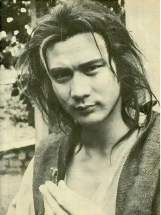 武打演员徐少强:三婚两离5个子女3个妈,今与小30岁娇妻双双离世