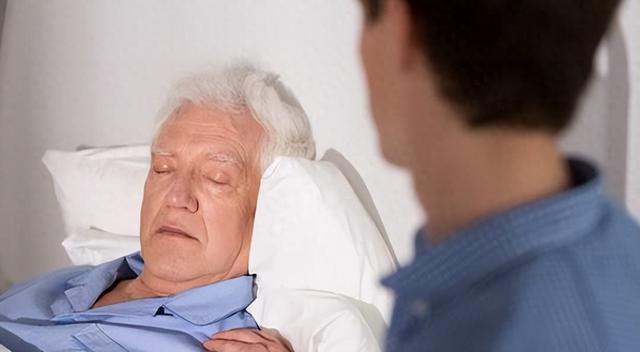 越来越多的老人脑出血离世！医生含泪苦劝：3件事再爱，也请戒掉