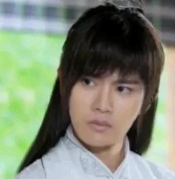 中学女生是如何做到统一发型的，让新一批老师都气冒烟了