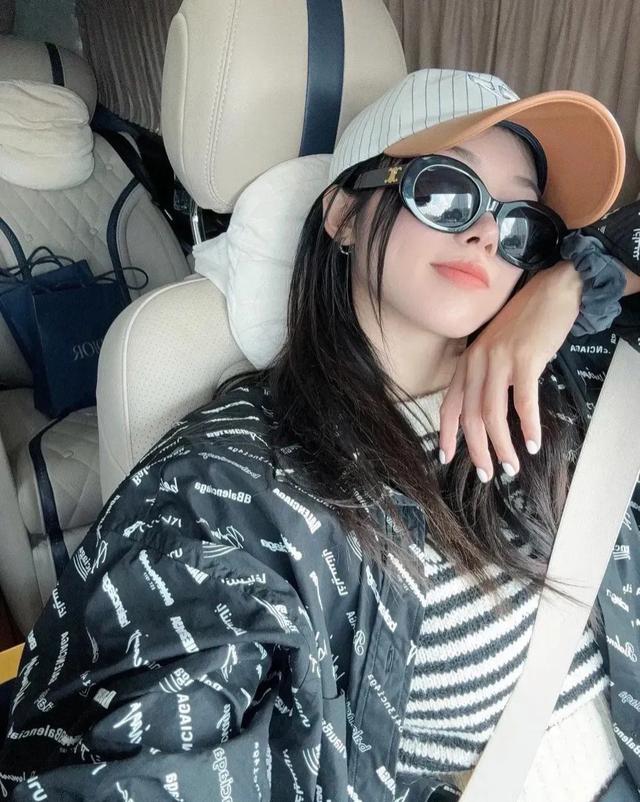 吴艳妮也太高调了吧，晒迈巴赫和奢饰品，看来没少接广告啊