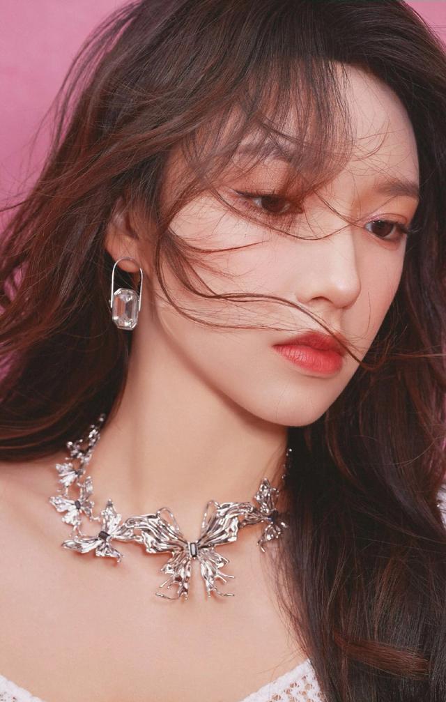 程潇高清美图，婀娜多姿，魔鬼身材