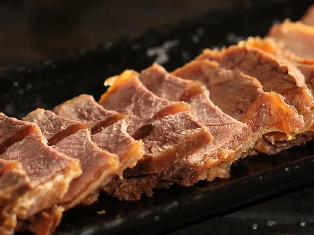 觉得牛肉难炖？关键放5种香料，卤牛肉软烂不柴，鲜香入味不塞牙