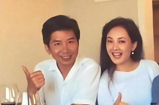 演员牛莉：结婚26年不做饭，连生3个孩子被丈夫一家宠成宝