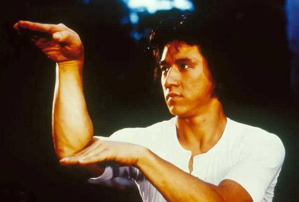 成龙在好莱坞的底气有多足?他立下的规矩,至今无人打破