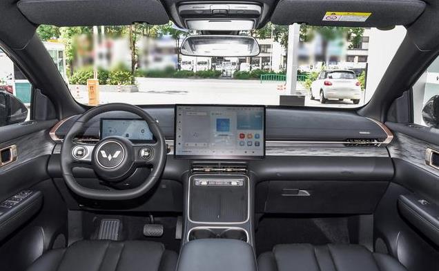 五菱再造神车，油耗3.9L+双独悬，仅9.98万，银河星舰7压力山大？