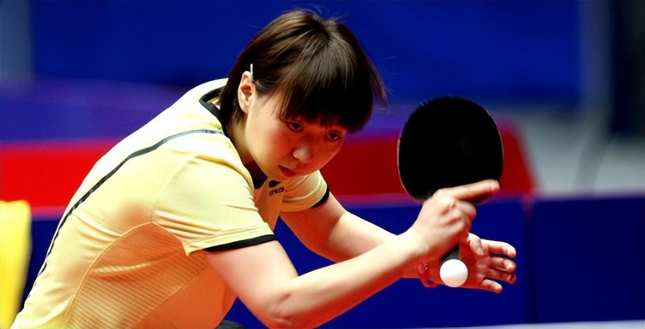 她年少出名,却因跟王皓恋爱被蔡振华开除,如今儿女双全生活幸福