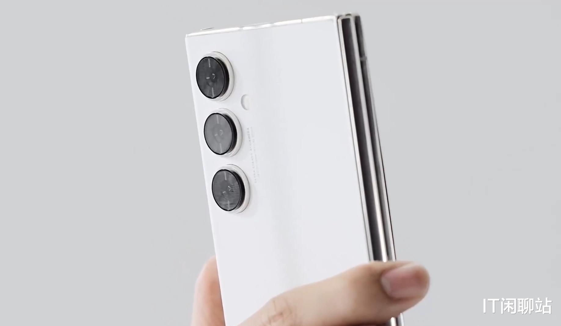 非洲之王传音展示三折叠概念手机,采用三折叠屏的设计理念