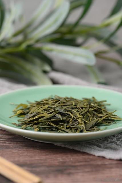 我给领导送礼金1万，次月我被提拔，他问我茶叶好喝吗？