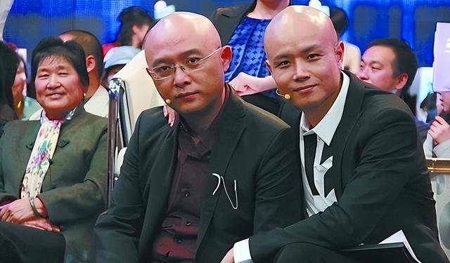 移居美国,开豪车住豪宅,48岁的乐嘉,已经被迫走上了另一条大道