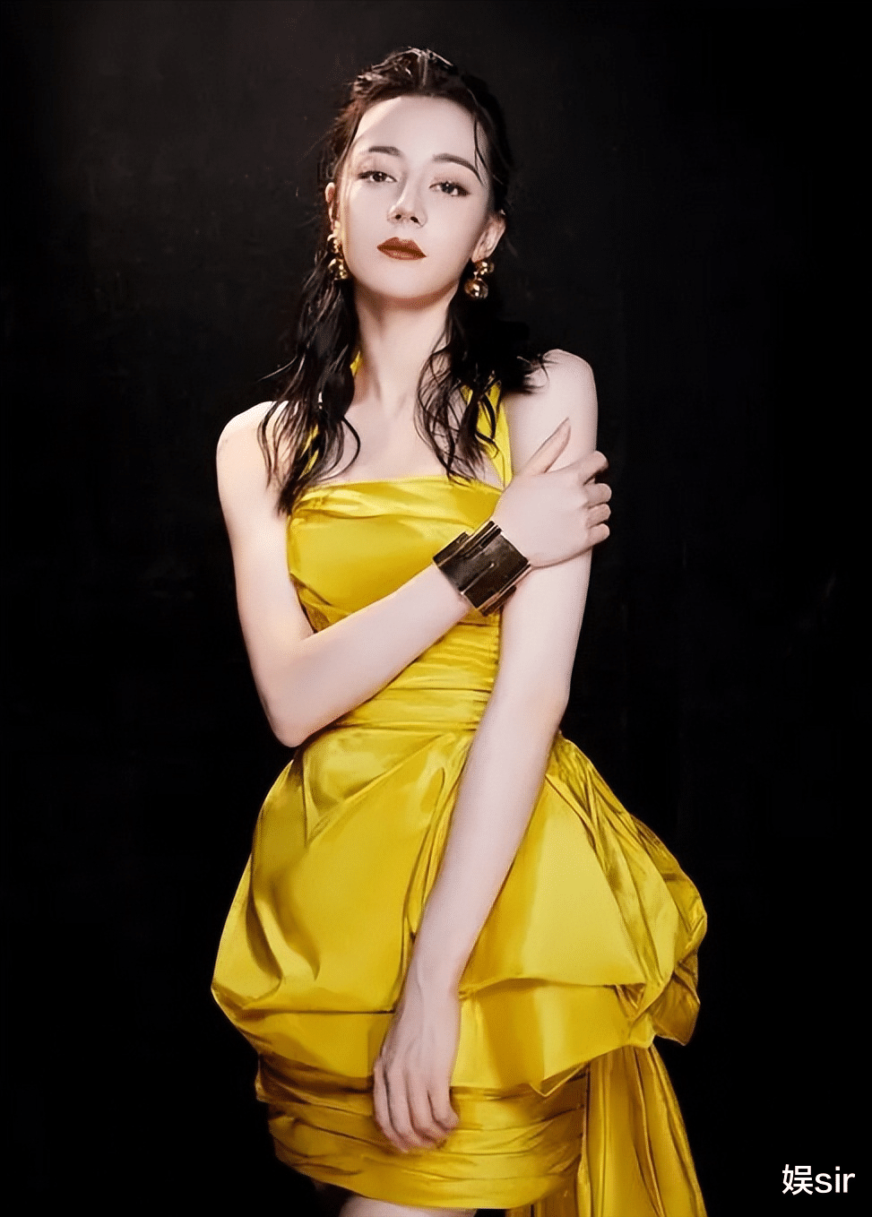 被传与黄景瑜未婚生子，迪丽热巴方回应，郭美美称男方配不上热巴