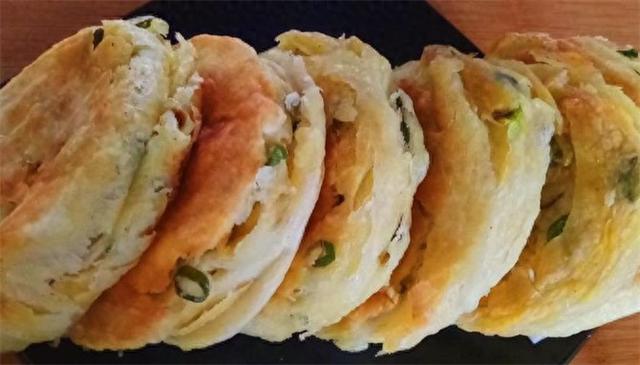 发面葱花饼，筷子搅一搅，不揉面，拧一拧，外酥里软，做法超简单