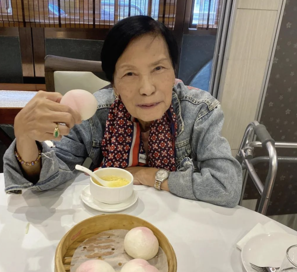 87岁余慕莲近况:生日当天医院度过,无儿无女裸捐身家