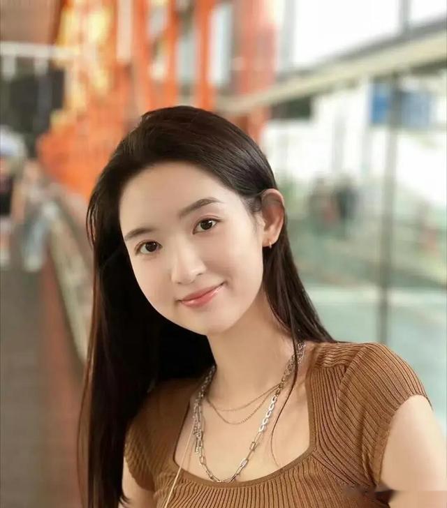 爆红!王玉雯完美身材引爆网络,网友:这才是真正的舞蹈生!