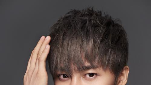 |标题：李炜：从快乐男声到多元艺术家的音乐旅程