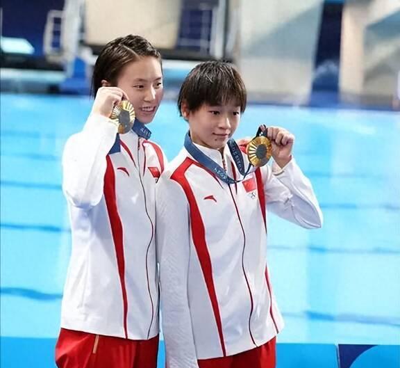 全红婵夺冠后露出本性，陈芋汐乐开了花，郭晶晶脸上则写满了无奈