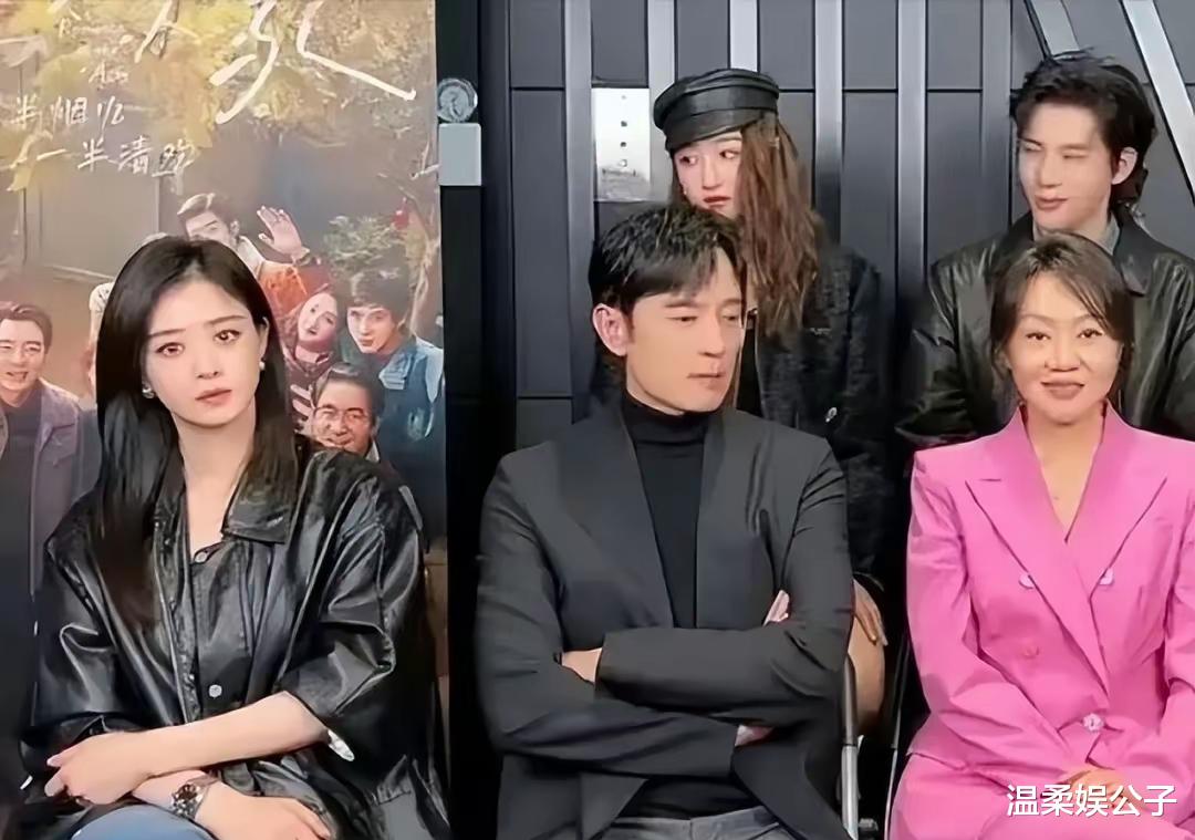 看了蒋欣19岁和刘亦菲合影,才知道她有多美,难怪41岁秒了关晓彤