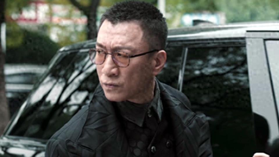 张颂文于和伟领衔，央八两部大剧开播！我难掩激动，要熬夜狂追了