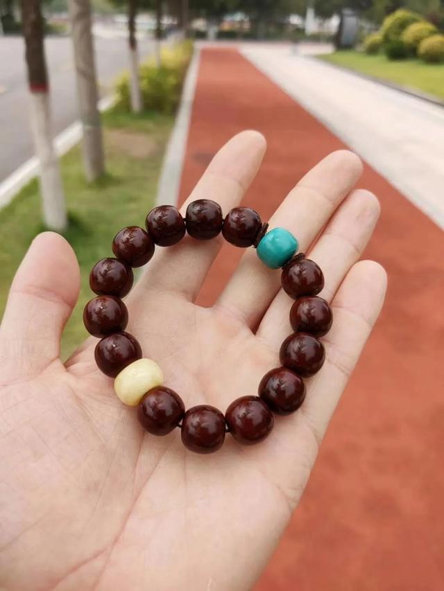 看你玩的串就知道是哪一门派!