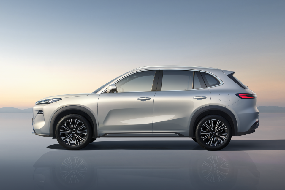 再等1天上市！全球首款雷神电混A级SUV，续航1420km，预售10万
