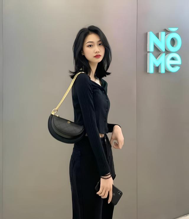 人到中年头发别剪太短!这“4款”中短发刚刚好,显年轻有气质