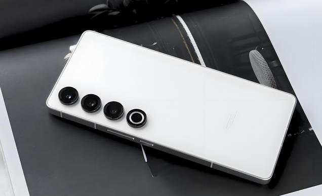 等等,这真的是魅族22?骁龙8至尊版+2K直屏